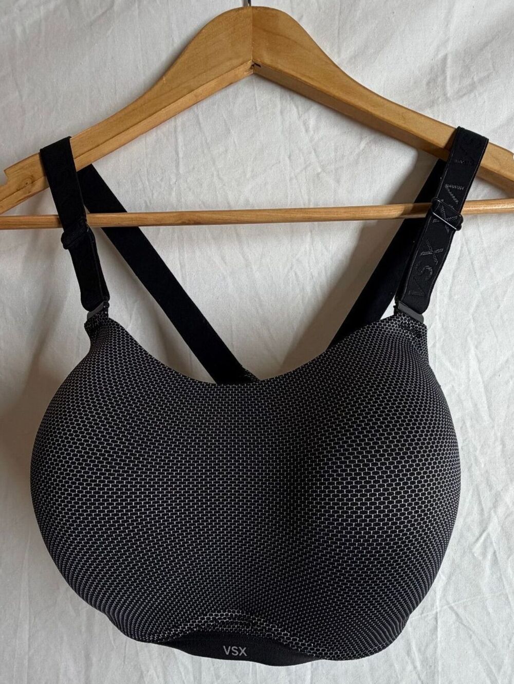 Victoria's Secret VSX Sport Black Underwire Mesh Crossback Sports Bra 36DDD